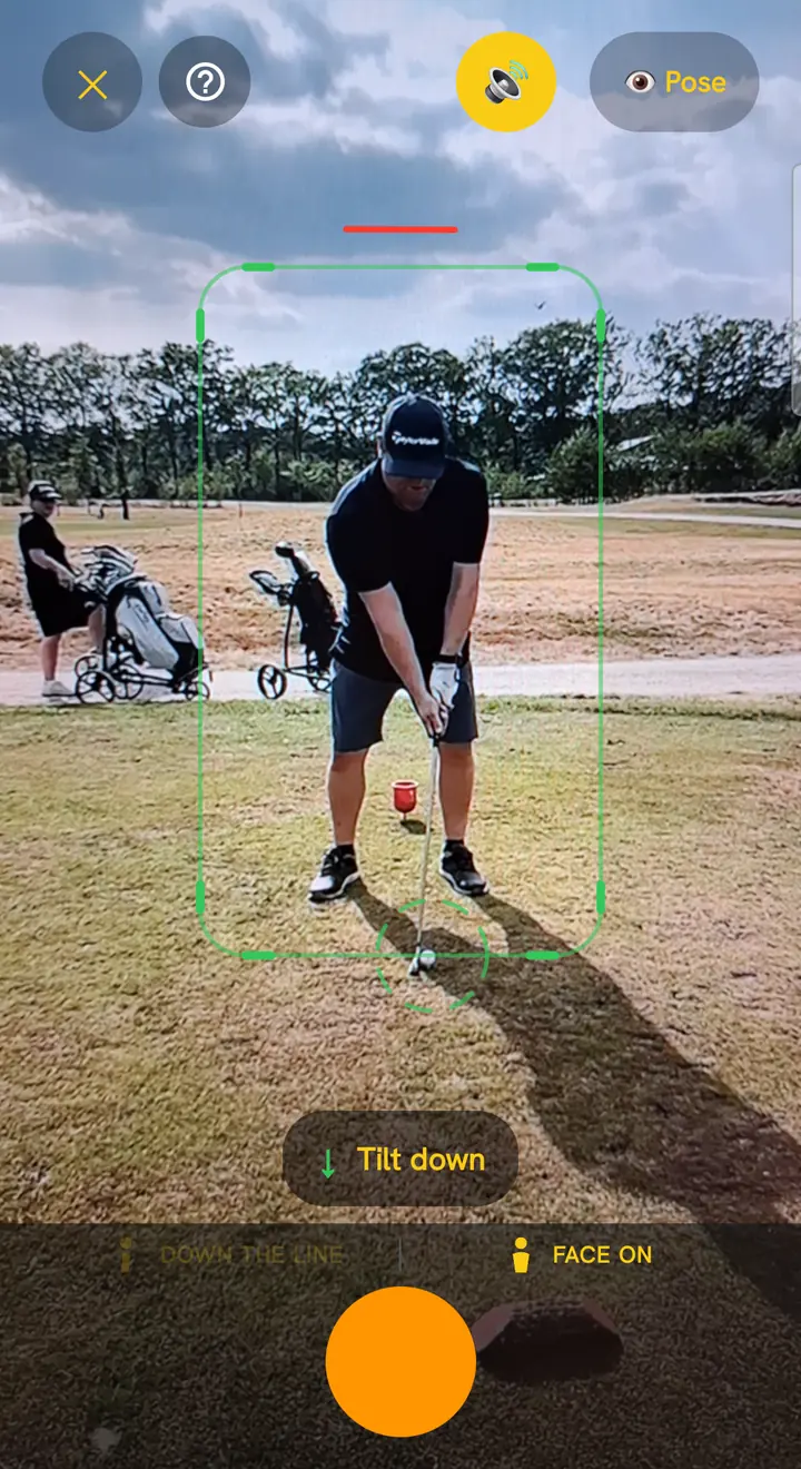 The camera view with the frame, the ball ring at the bottom, the level above it and the guidance at the bottom