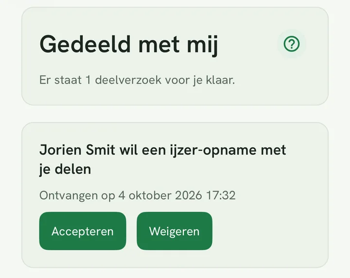Een deelverzoek met de knoppen Accepteren en Weigeren